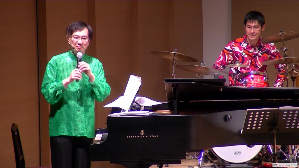 クリスマスコンサートを盛り上げてくださるピアノの金井信さんとドラムの佐竹尚史さん（東京公演）。